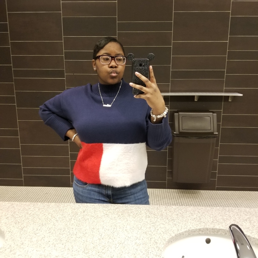 Meet your Posher, Alexis